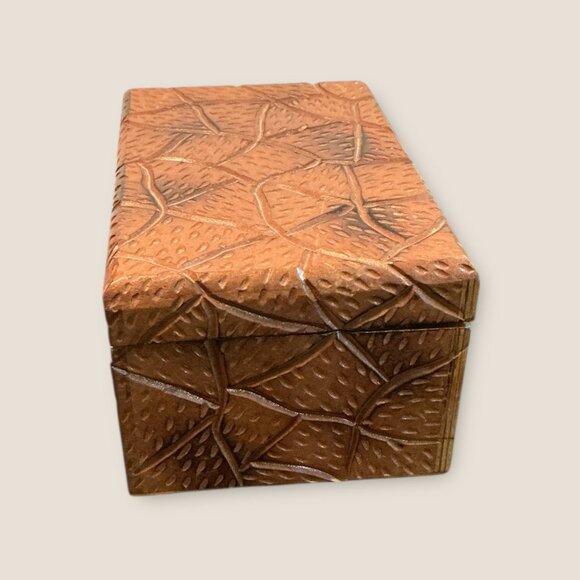 Handcrafted Wooden Trinket Box With Embossed Textured Design & Hinged Lid - Deco - Picture 4 of 6